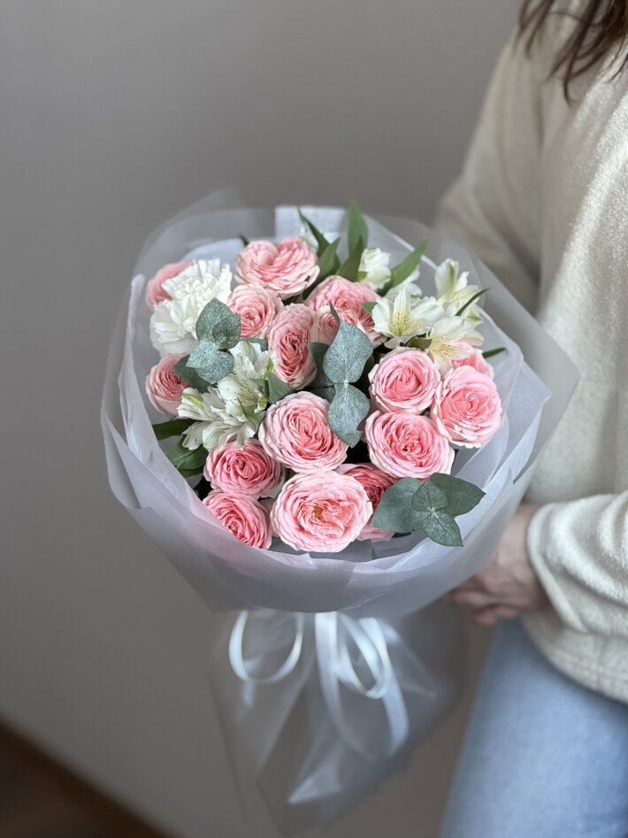 Букет кустовая роза и альстромерия