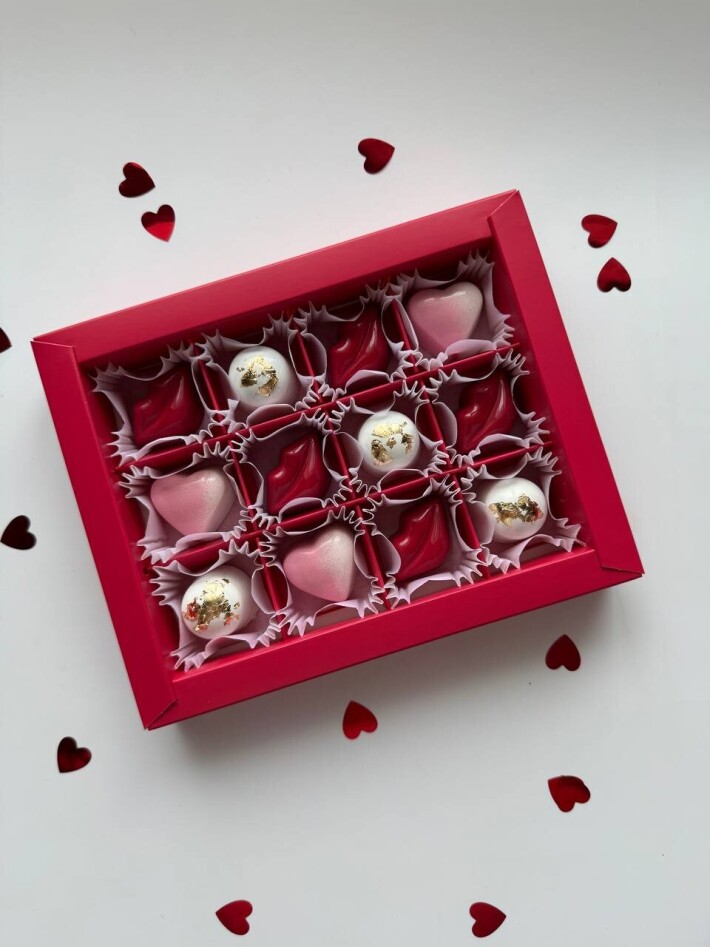 Красный набор на 12 конфет
