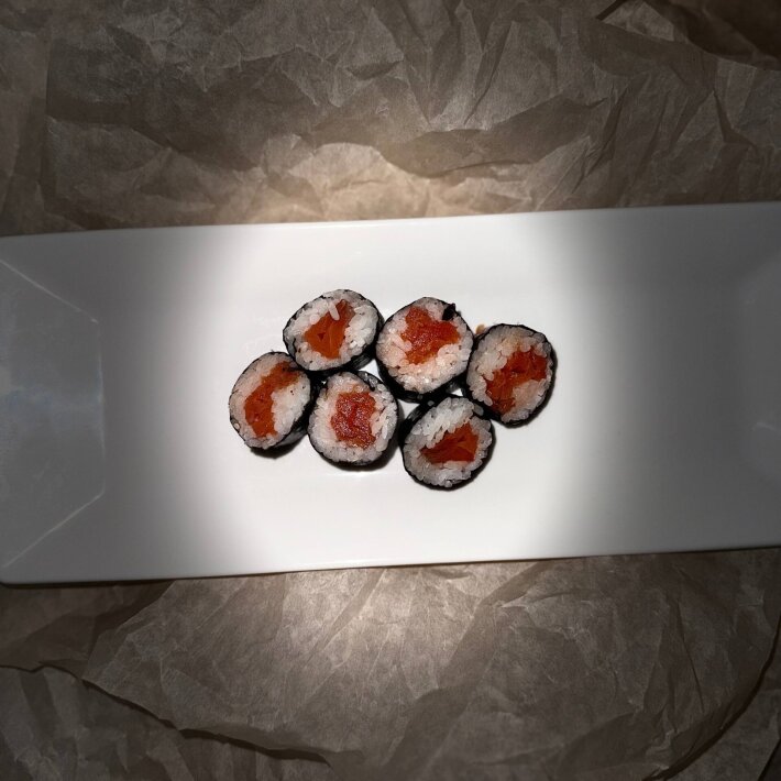 Мини ролл с лососем