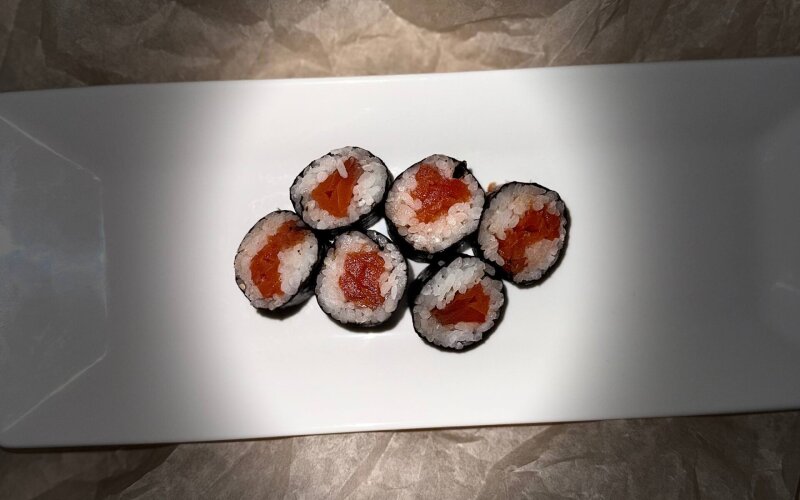 Мини ролл с лососем