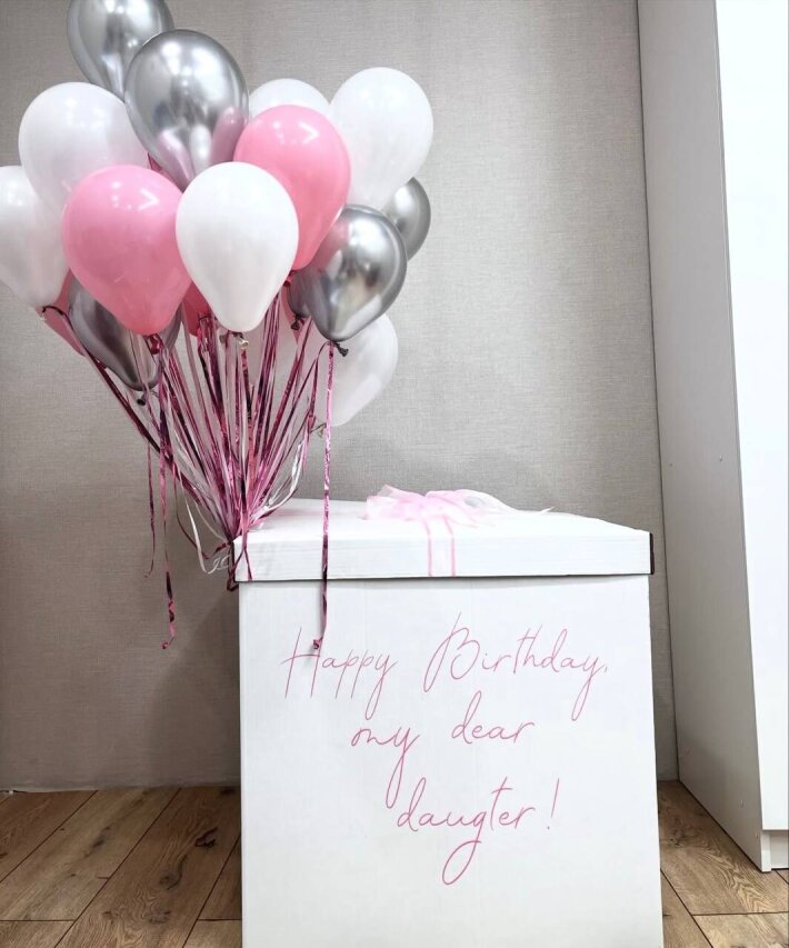 Подарочная коробка 60х60см и 30 шаров на дождике