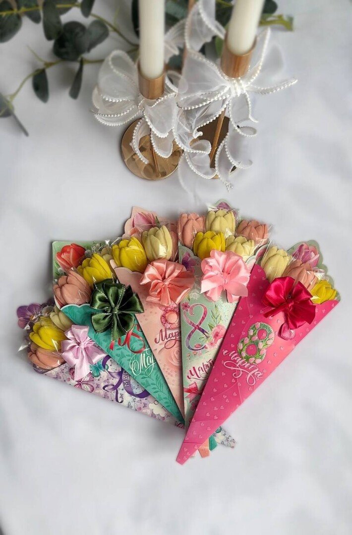 Открытка из 5 тюльпанов