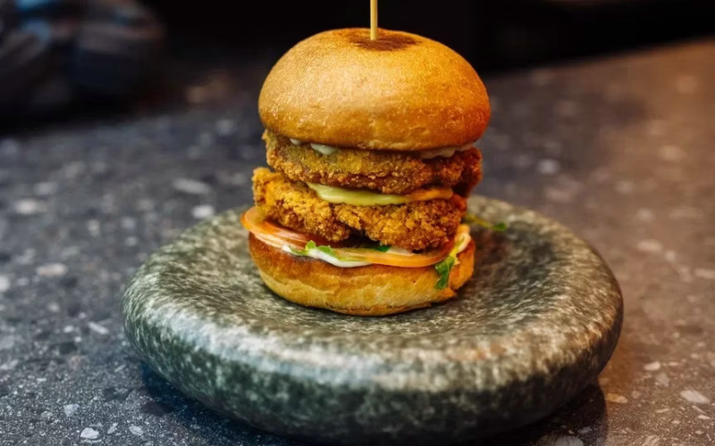 Бургер с хрустящей курицей