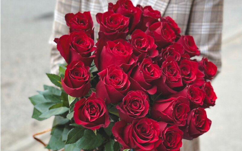 25 красных роз
