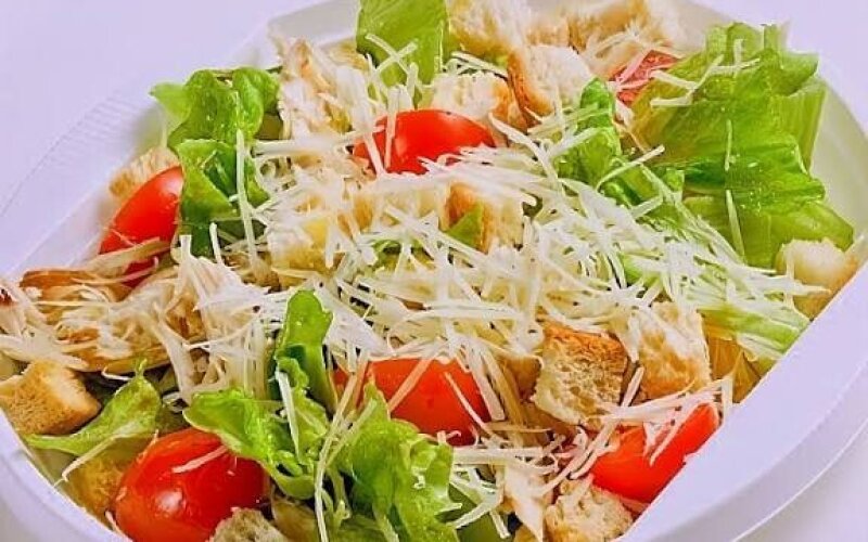 Салат «Цезарь с курицей»