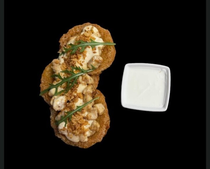 Драники с курицей в  сливочном соусе