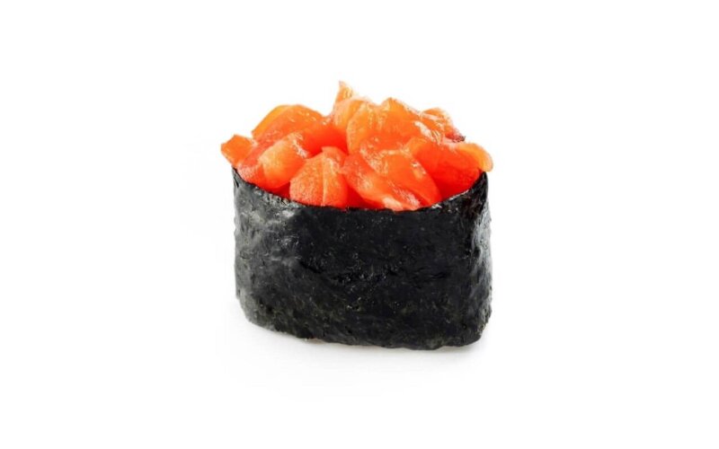 Гункан с лососем