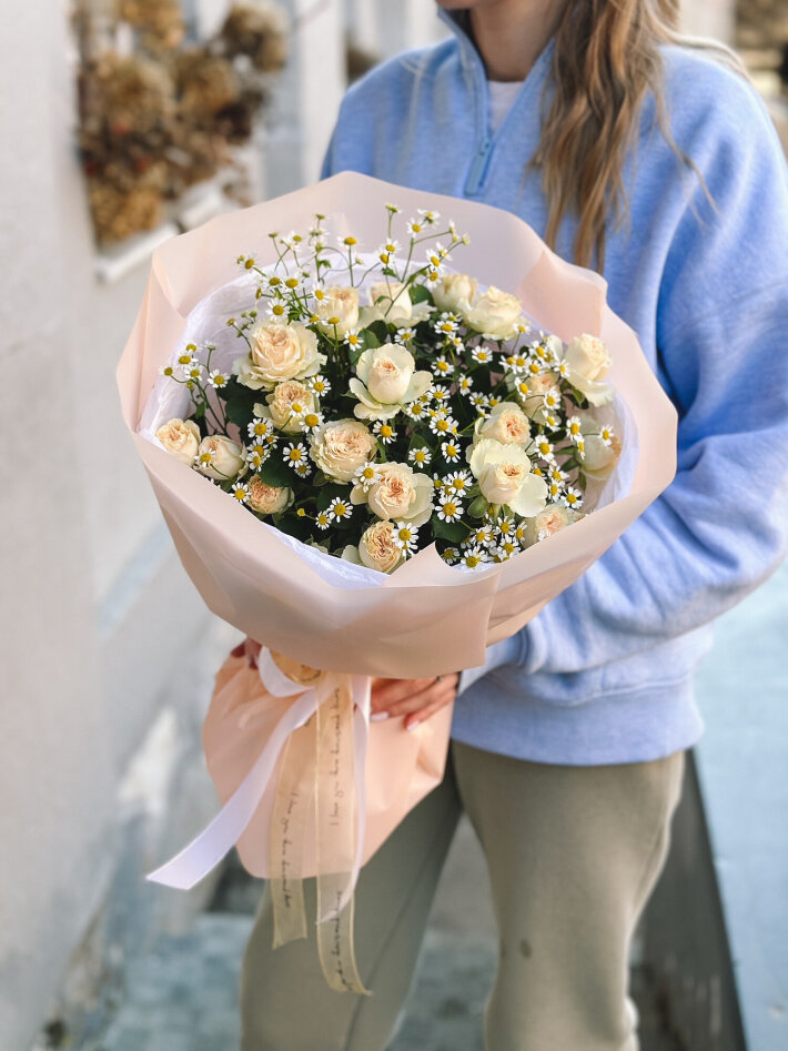 Букет Duo кустовые розы и танацетум