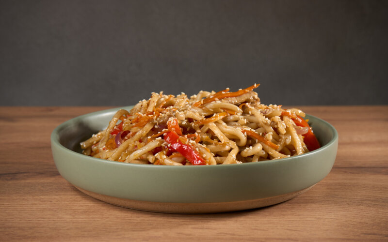 Wok лапша с лососем