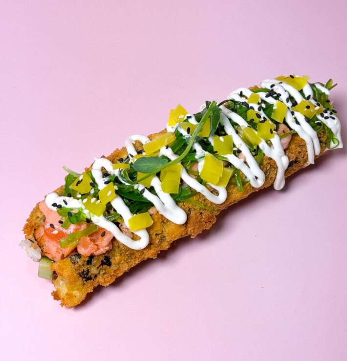 Ролл-дог с лососем