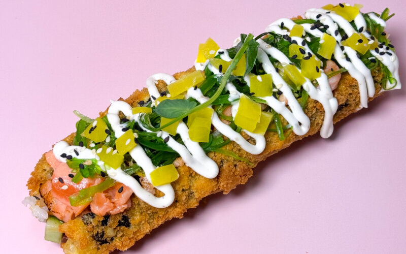 Ролл-дог с лососем