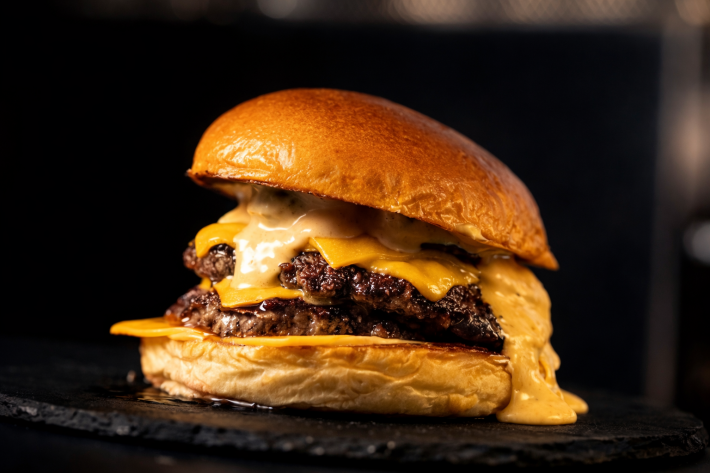 Бургер «Сырный вулкан»