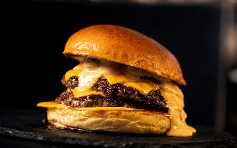 Бургер «Сырный вулкан»