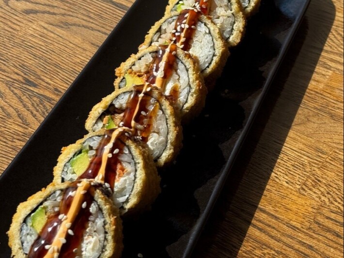 Ролл темпура с карамелизированным лососем