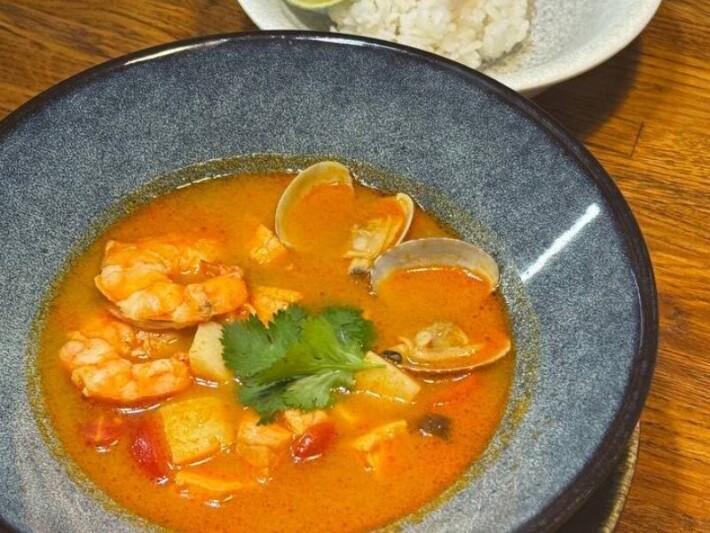 Том ям с морепродуктами