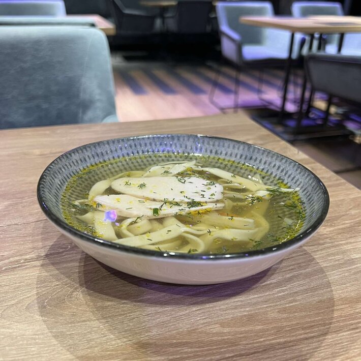 Бульон с говядиной и овощами