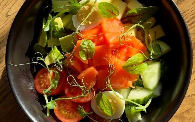 Поке с форелью