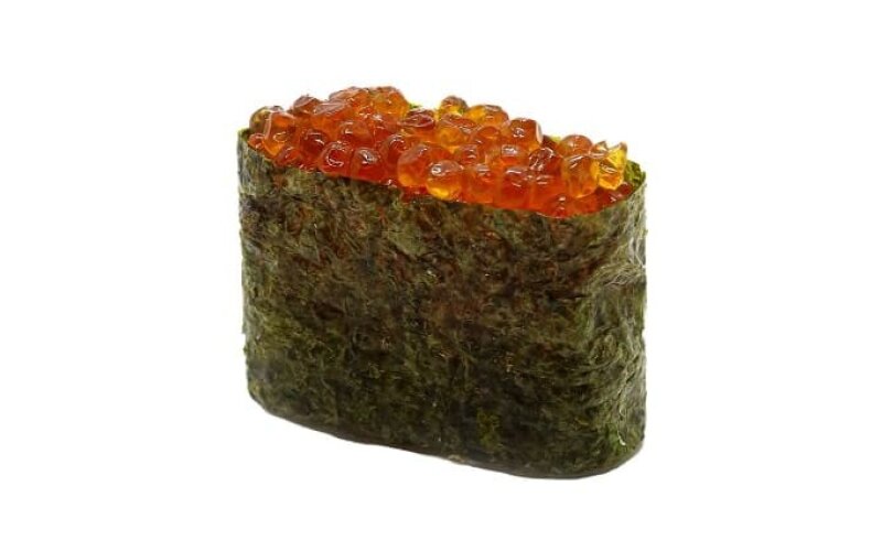 Гункан с икрой лосося