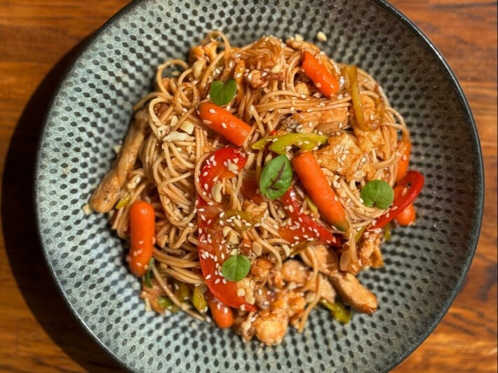 Яичная лапша с цыплёнком