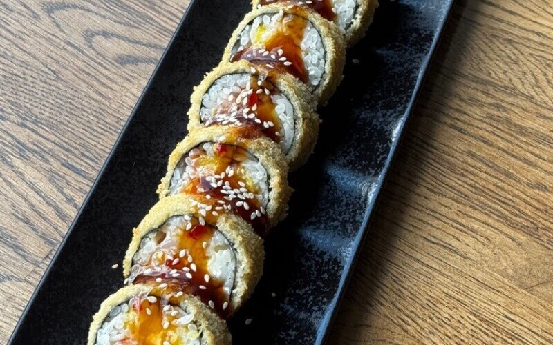 Ролл темпура с креветкой и манго