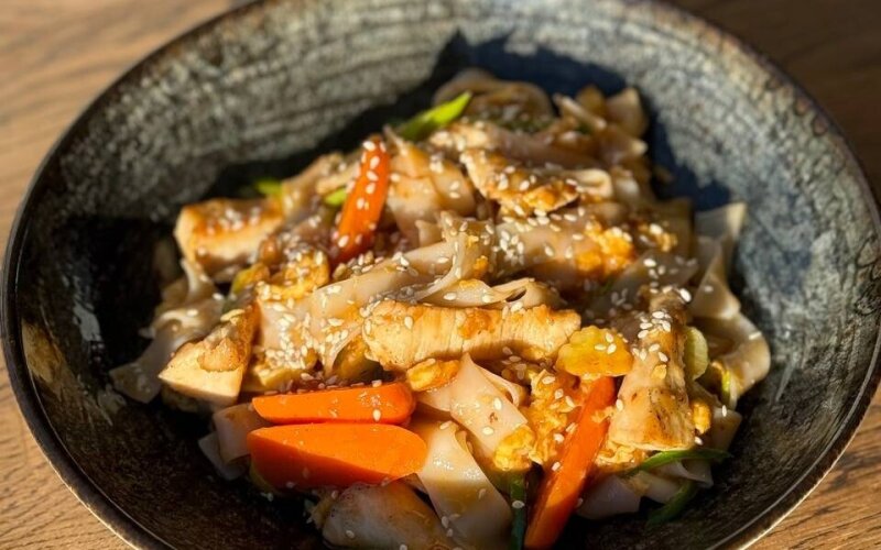 Рисовая лапша с цыплёнком