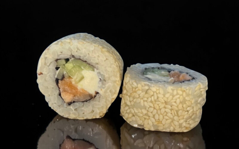 Ролл «Лосось Сакура»