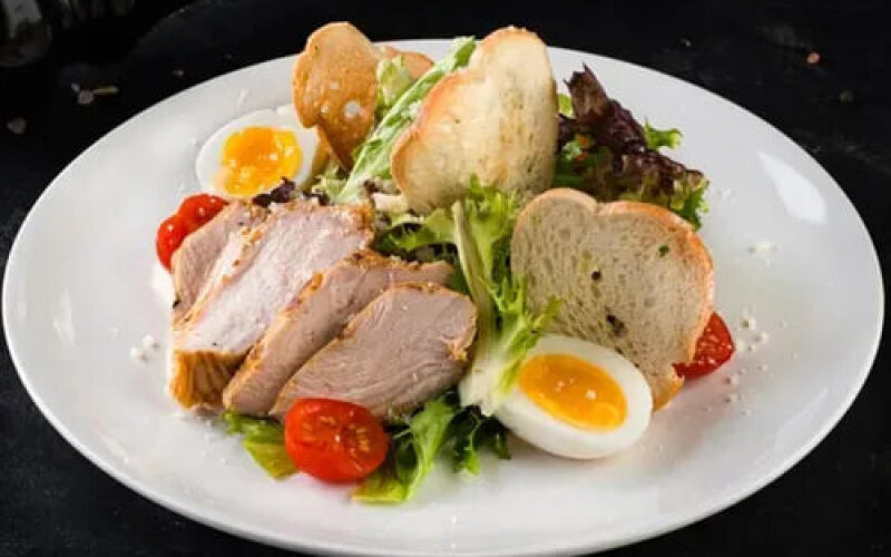 Салат «Цезарь» с цыплёнком