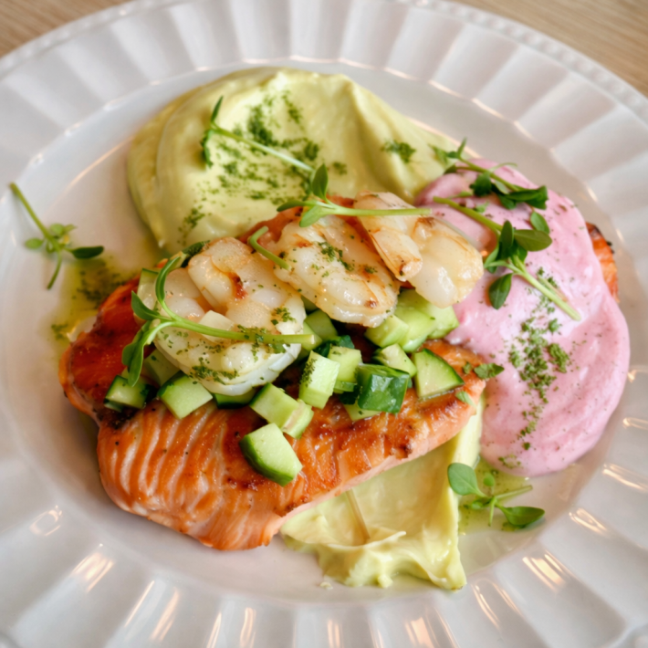 Форель с креветками