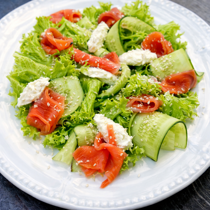 Салат с форелью