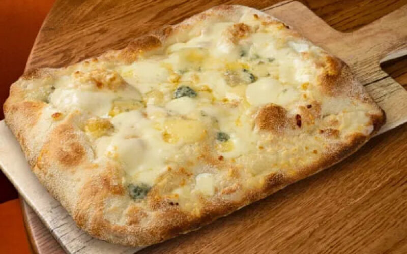 Римская пицца «Кватро Формаджи»