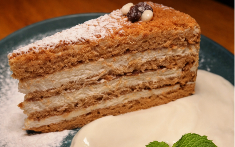 Десерт «Медовик»