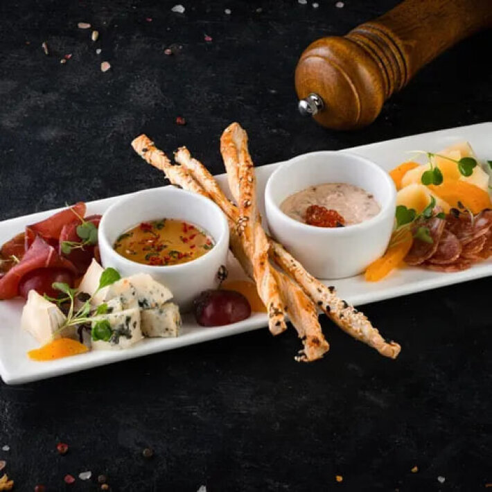 Тарелка к вину