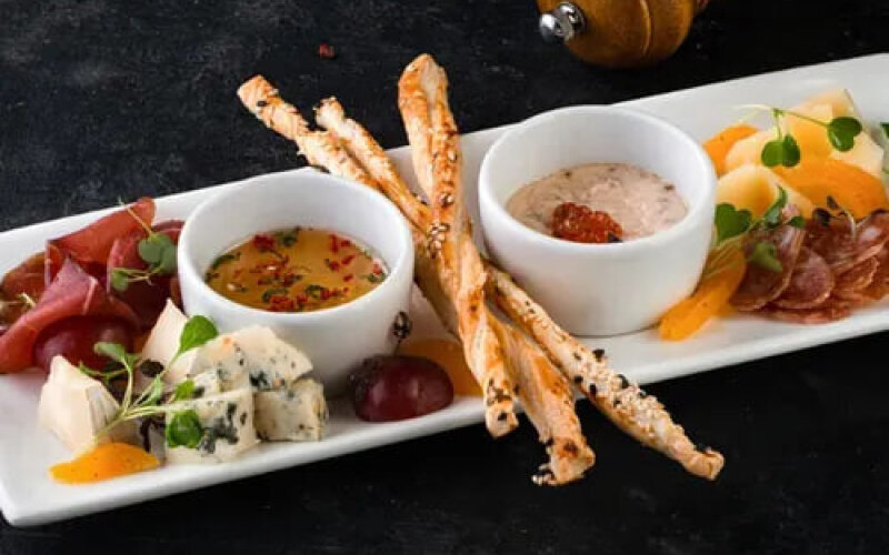 Тарелка к вину