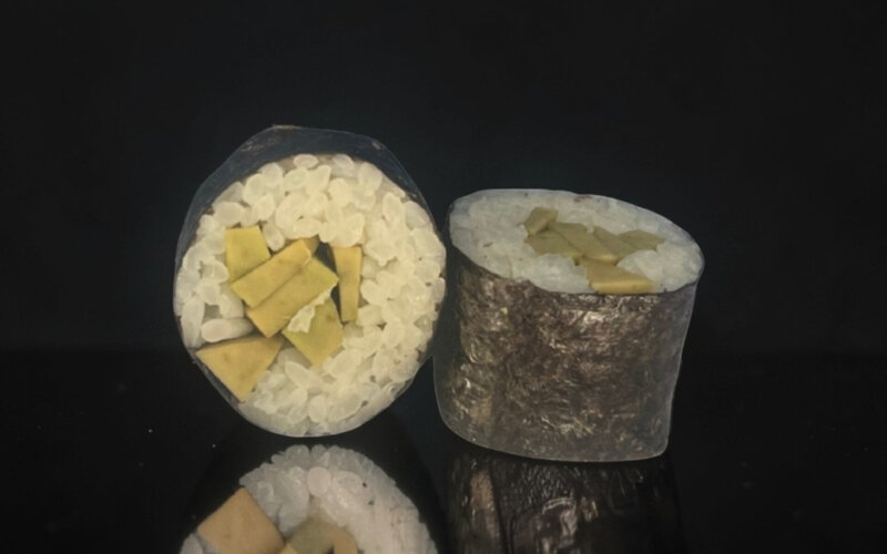 Ролл маки авокадо «Сакура»