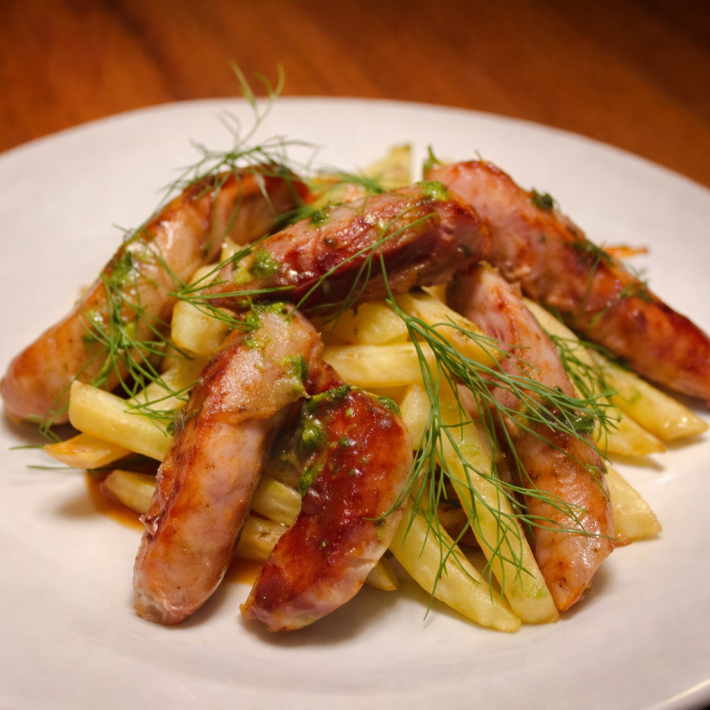 Колбаски с картофелем фри