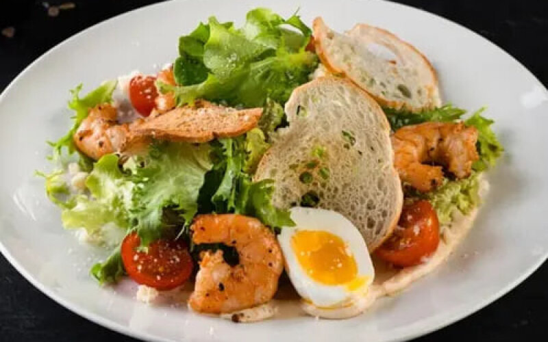 Салат «Цезарь» с креветками