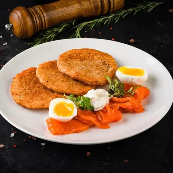 Драники с лососем фирменного посола