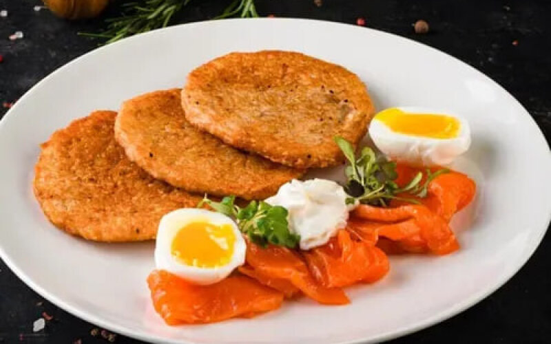 Драники с лососем фирменного посола