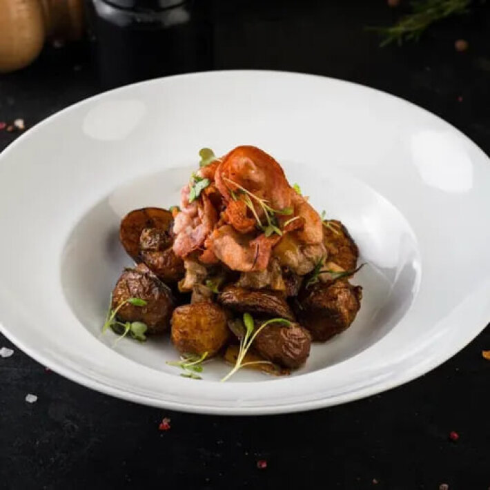 Картофель с беконом и белыми грибами