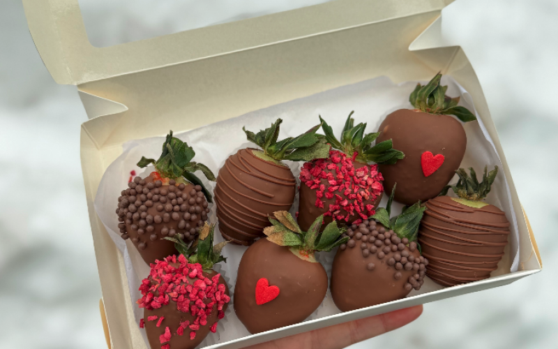 Бокс из 8 ягод клубники «Любовь»