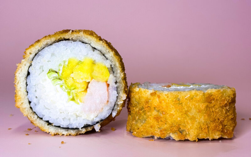 Ролл «Темпура с креветкой и манго»