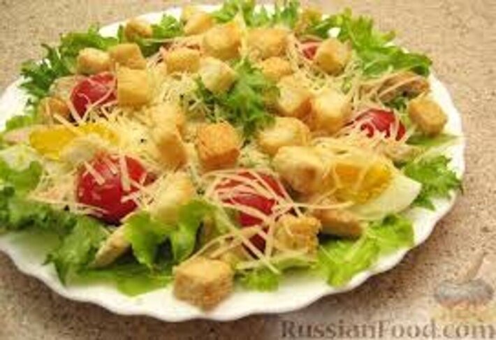 Салат «Цезарь с печеным цыпленком