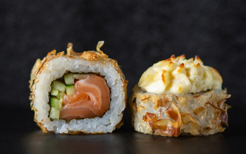 Ролл «Запечённый бонито»