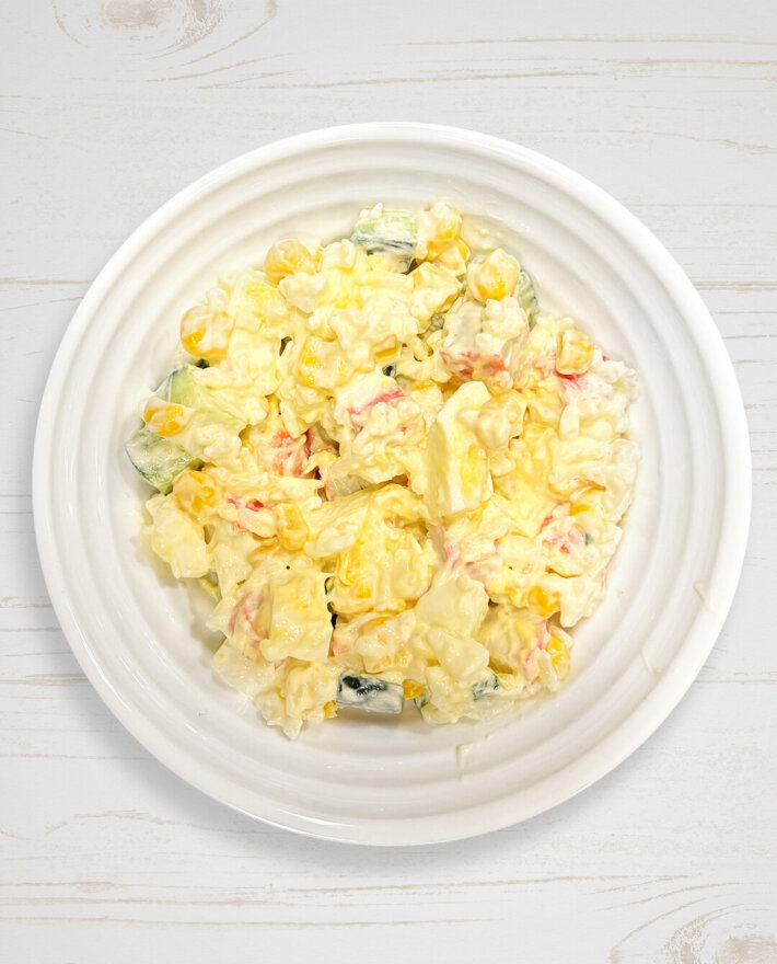 Салат с крабовыми палочками и кукурузой