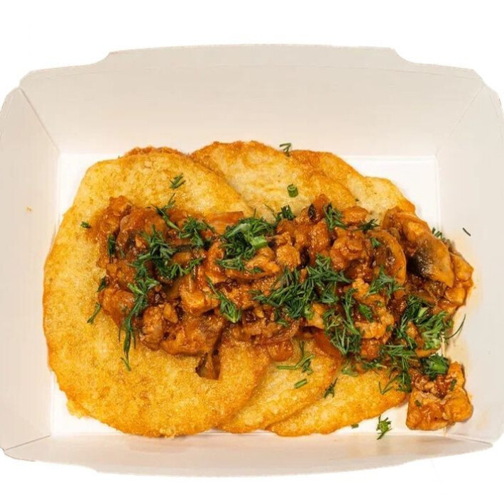 Драники с поджаркой из свинины