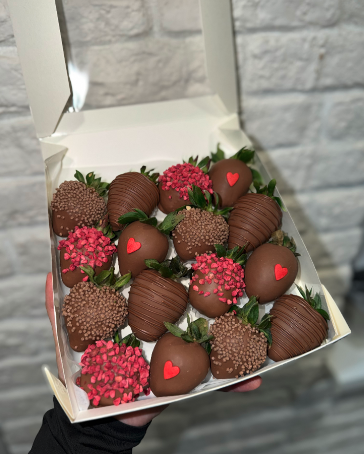 Бокс из 16 ягод клубники в шоколаде «Шоко Берри»