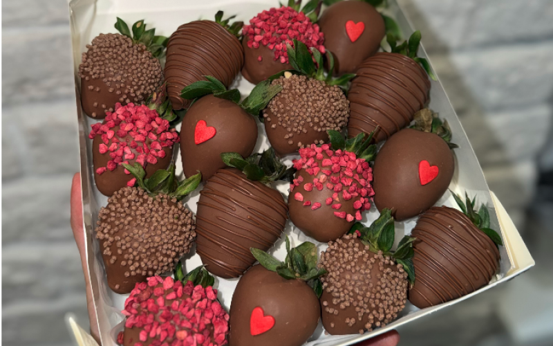 Бокс из 16 ягод клубники в шоколаде «Шоко Берри»