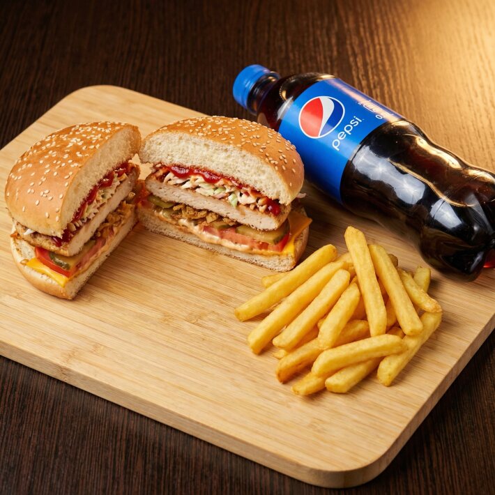 Чизбургер «С куриной котлетой» + картофель фри + пепси