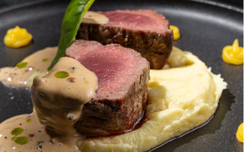 Филе-миньон на сливочном пюре