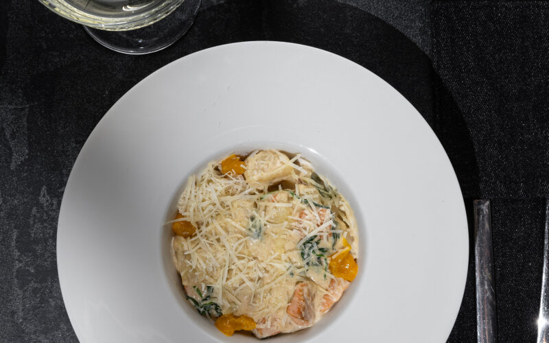 Ньокки с форелью и шпинатом